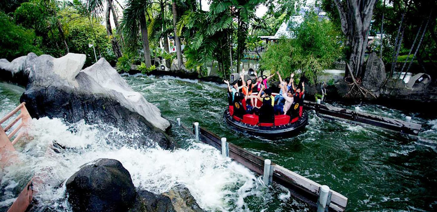 Gambar Wahana Arung Jeram